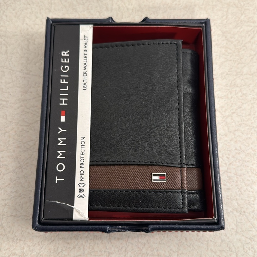 Tommy Hilfiger Black & Brown Leather Trifold Wallet & Valet RFID Protection NEW